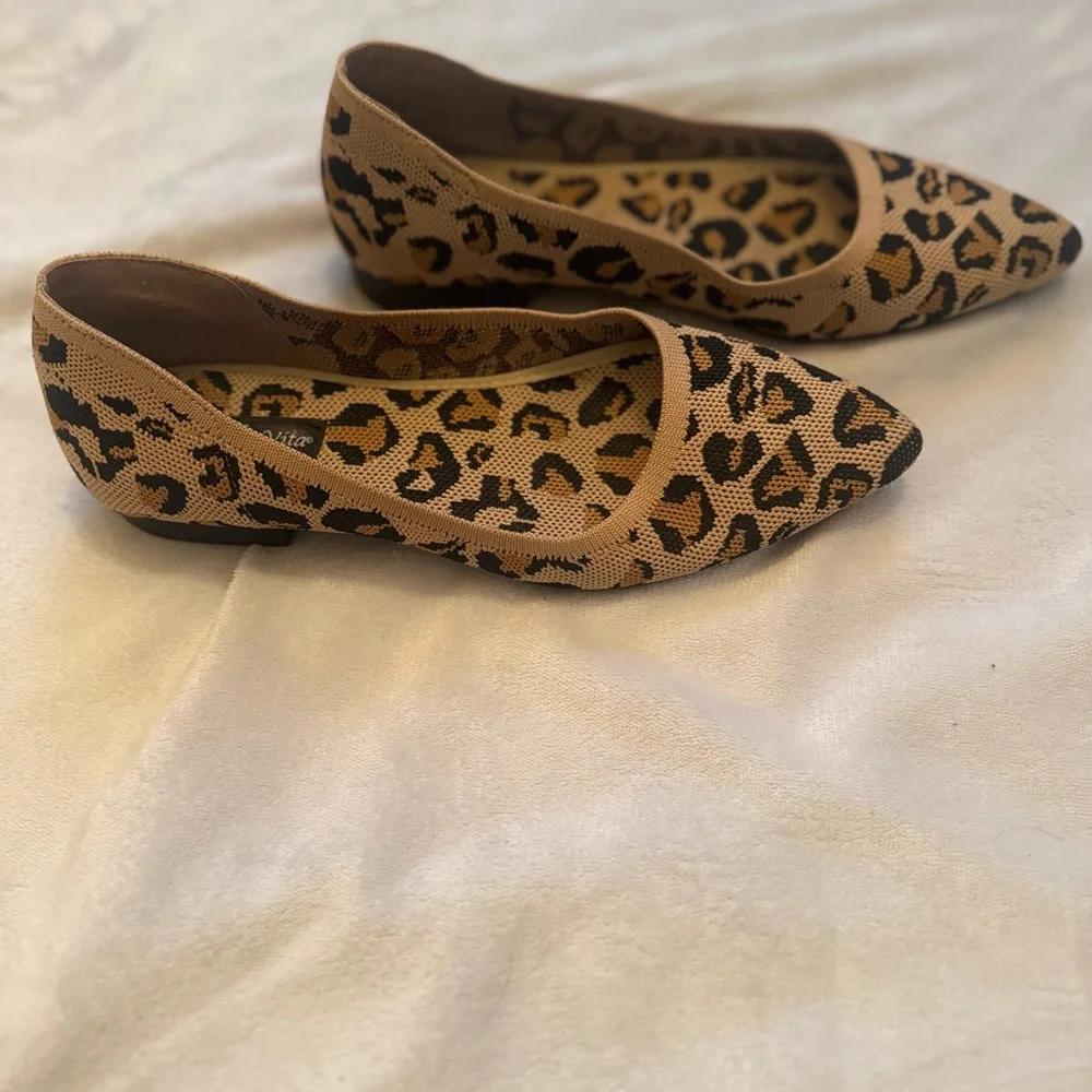 Bella Vita Mireya Leopard Print Pointed Toe‎ Flats Size 9 Animal Print Knit